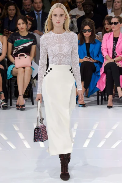 Look 29